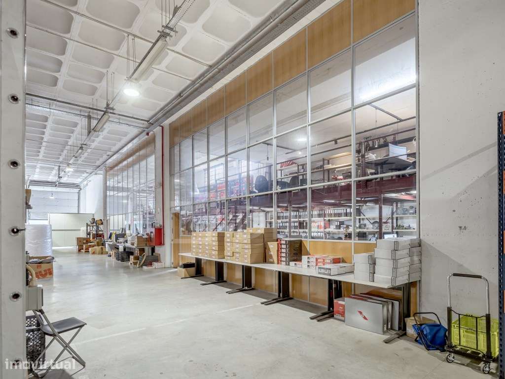 Armazém para arrendar na zona comercial de Alfragide, Amadora - Grande imagem: 3/19