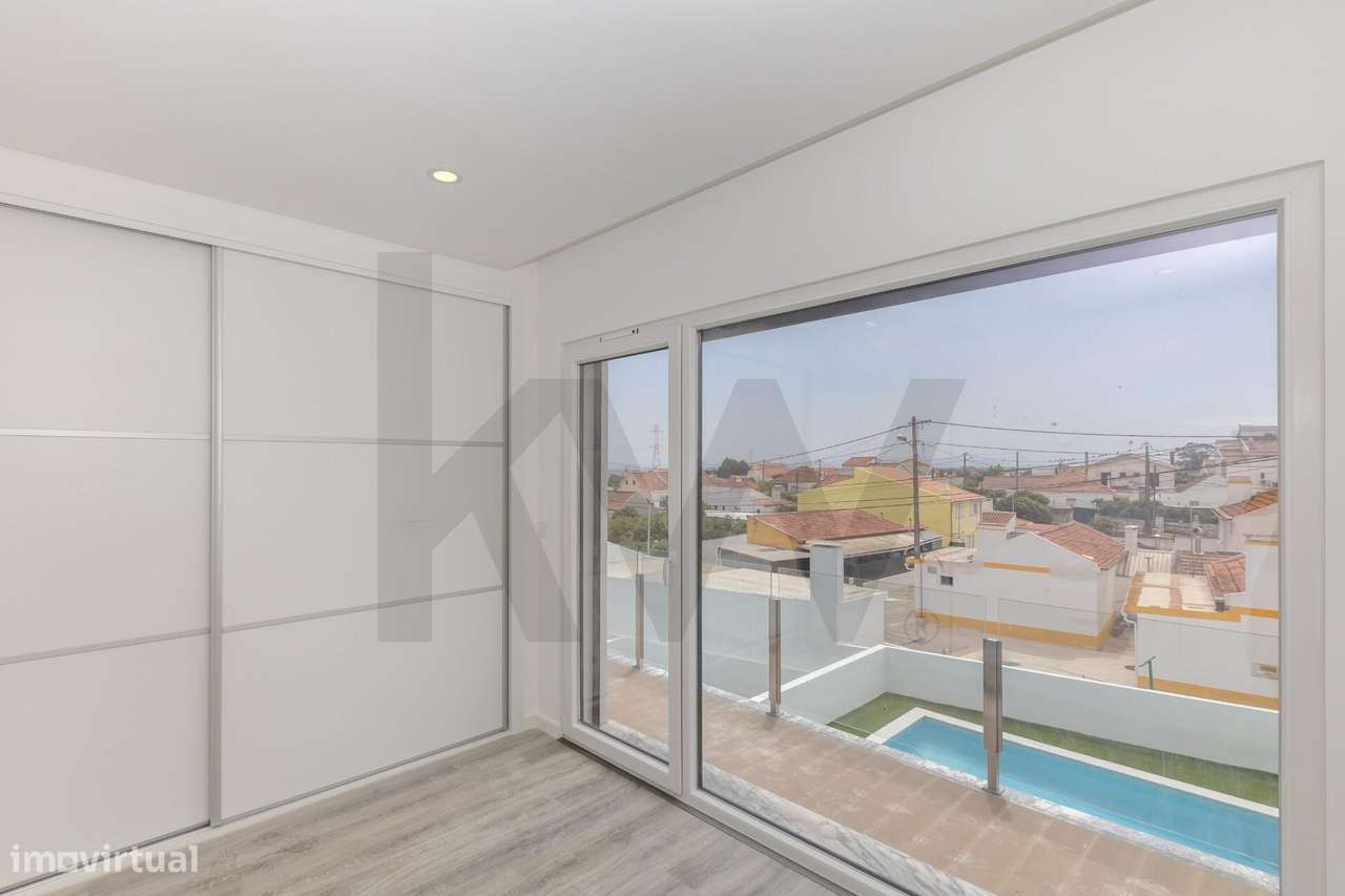 Moradia T3 + 1 Moderna com Piscina e Jardim – Charneca da Caparica - Grande imagem: 2/51