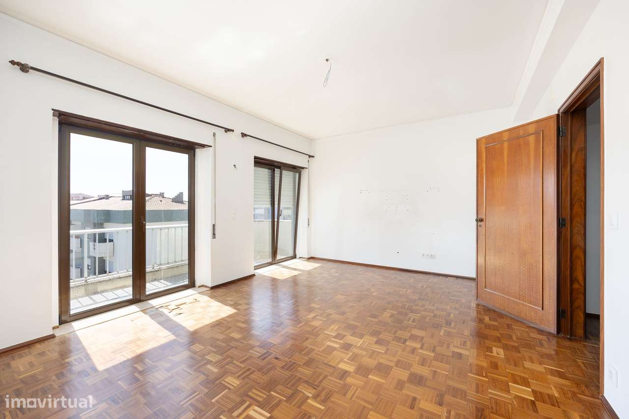 Apartamento T5 | Último Piso | Capuchos, Leiria-5
