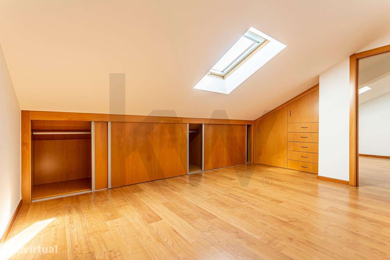Apartamento T3 Duplex com aproveitamento superior | 5 Quartos | Garage-6