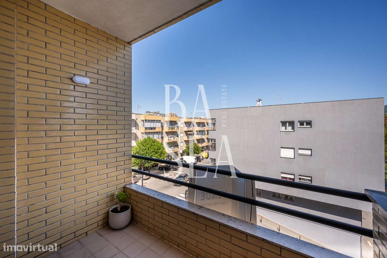 Apartamento T3 com garagem box em São José de São Lázaro Braga-5