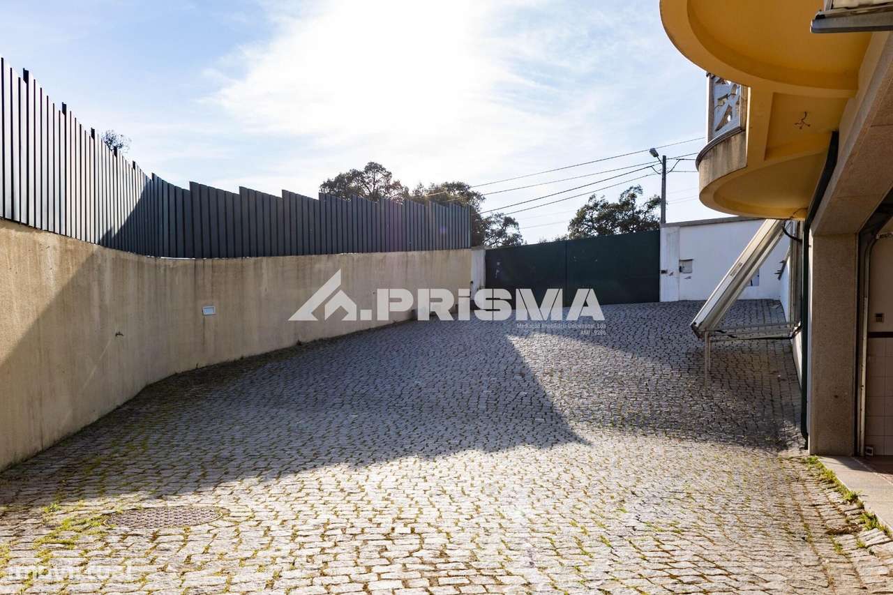 Moradia T5 para Venda em C. Branco-37