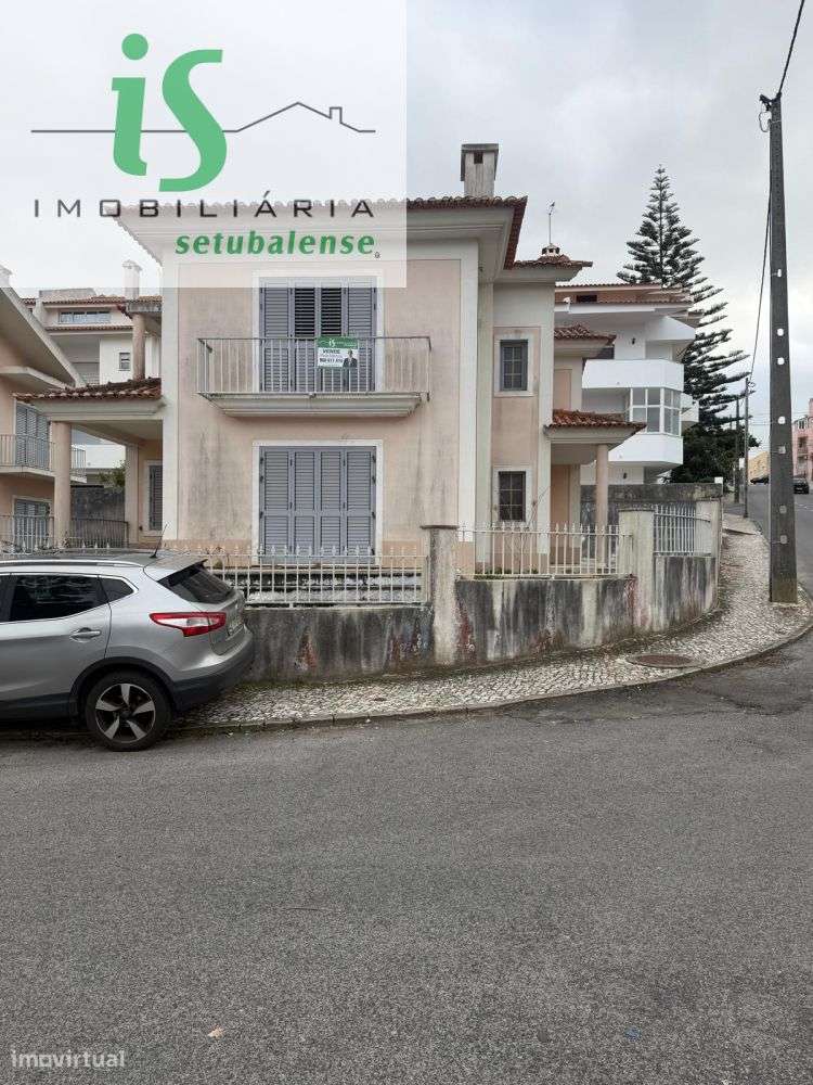 MORADIA T4 NA SOBREDA COM GARAGEM ISOLADA E TERRENO EM GAVETO.-39