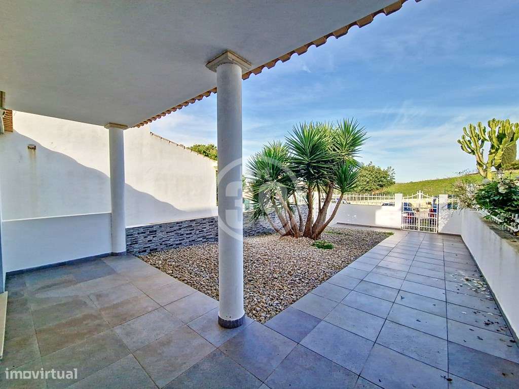 Excelente moradia geminada com 4 quartos, garagem, cave, piscina e ... - Grande imagem: 5/47