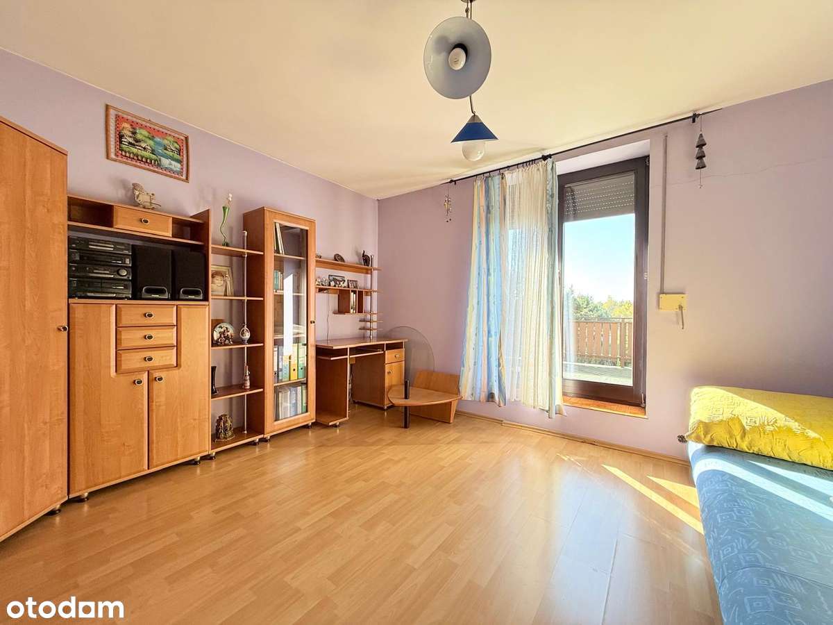 Klimatyczny dom z basenem i salą bilardową-10