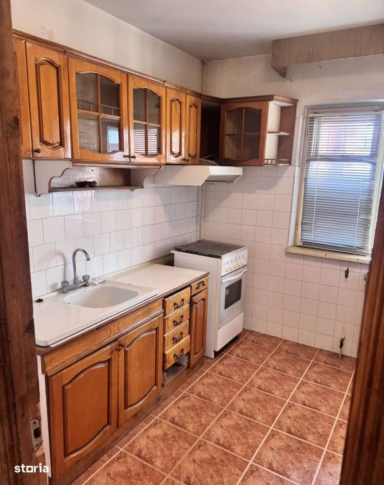Apartament 2 decomandate în Sărari, etajul 3/4 - Imagine principală: 4/6