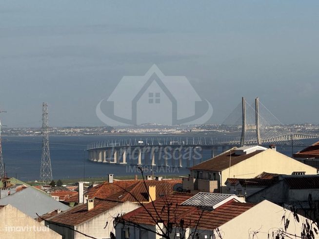 Apartamento T3 com garagem no Parque das Oliveiras, Camarate-30