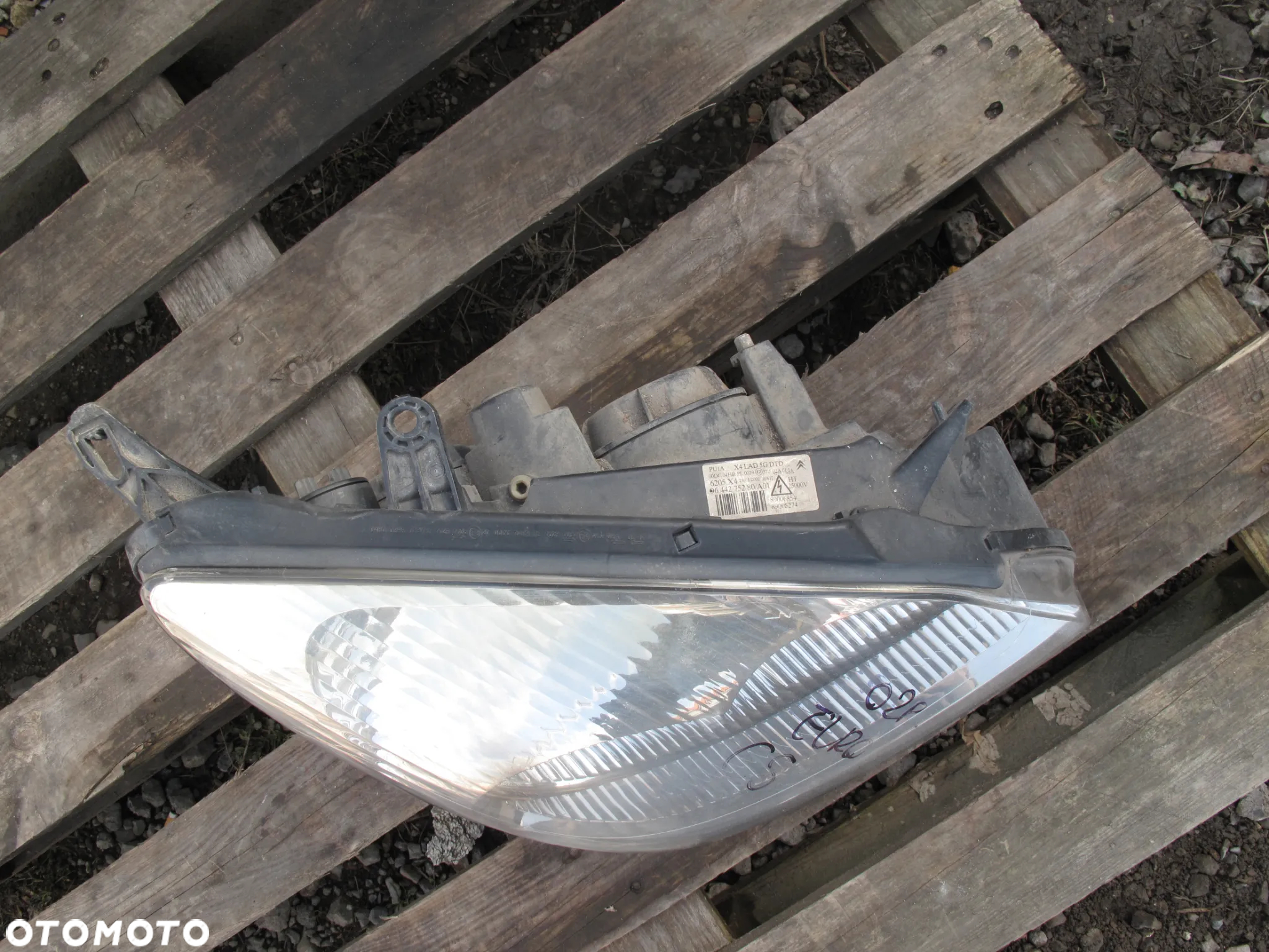 LAMPA PRAWA PRZEDNIA PRZÓD CITROEN C5 XENON EU 9644275280 - 2