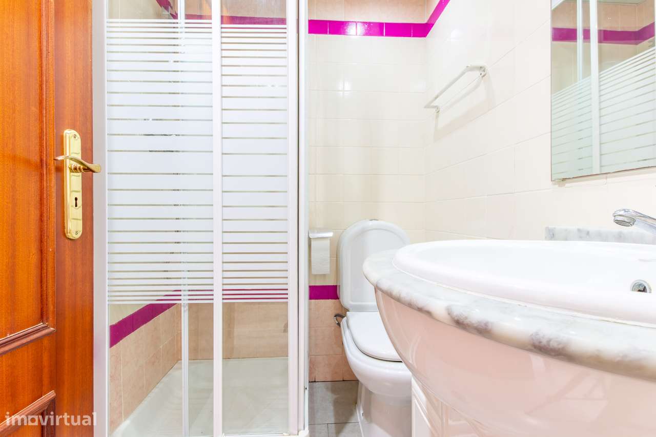 Santa Marta do Pinhal/Corroios-Apartamento de 3 assoalhadas-remodelado-14