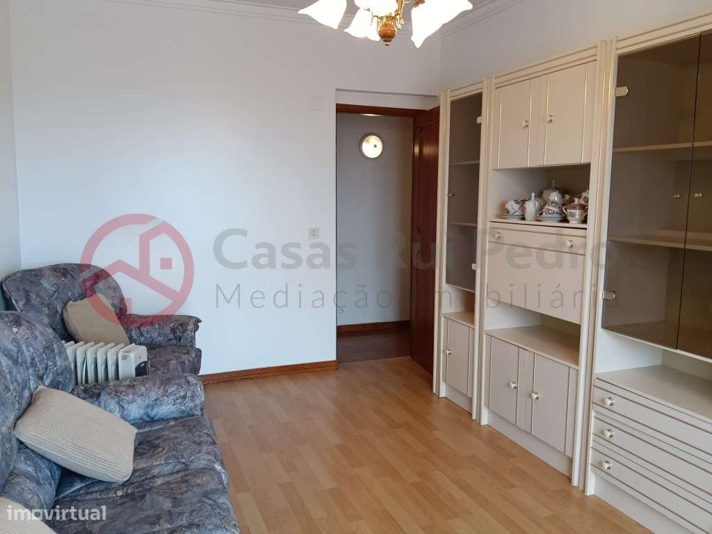 Apartamento T2 em prédio com elevador, na Charneca da Caparica - Grande imagem: 2/12