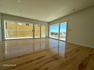 Apartamento T4 localizado em S. João do Estoril - Grande imagem: 3/45
