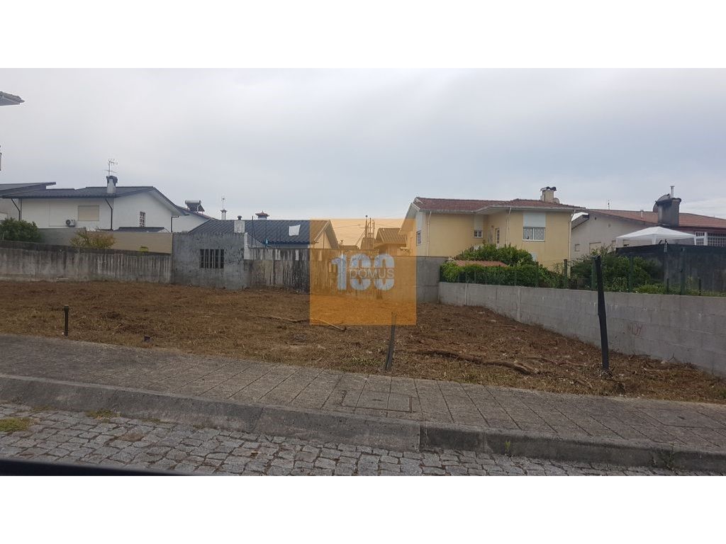 Terreno urbano em Alvarelhos/Trofa