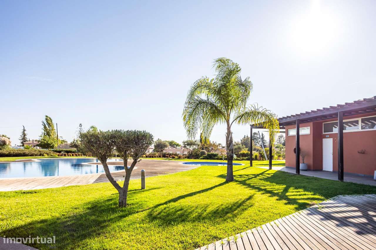 Moradia Geminada T2+1 em Condomínio de Luxo no Algarve-5