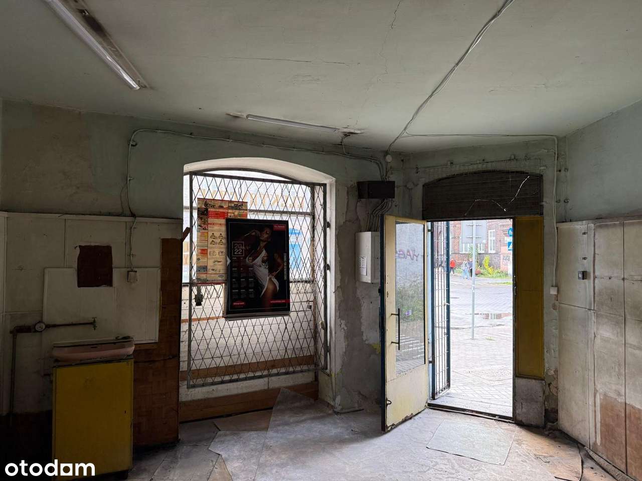 Lokal użytkowy 25m2 lub 60m2 - możliwość połączenia dwóch lub kupno 1-1