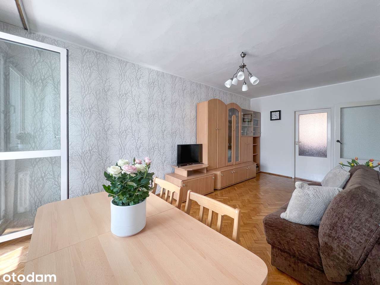 Wyposażone mieszkanie 2 pok. na II piętrze z zabudowanym balkonem!-0