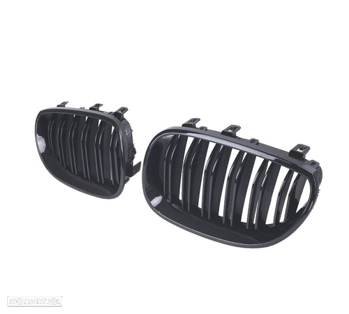 GRELHAS FRONTAIS DUPLAS PARA BMW E60 03-10 PRETO BRILHANTE - 4