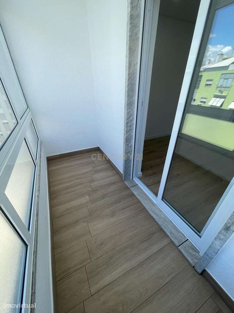 Apartamento T2, Totalmente Remodelado, Torre da Marinha, Seixal-9