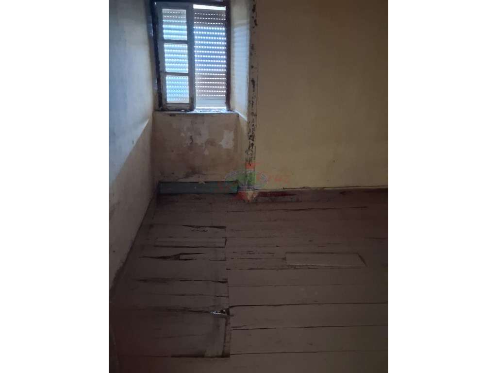 Casa de Aldeia para remodelar-8