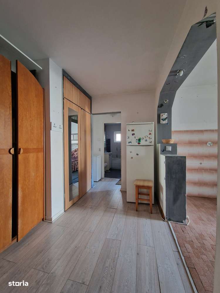 Navodari (Sud Str Rândunelelor)- 2 camere decomandate etaj 3/4, liber-6