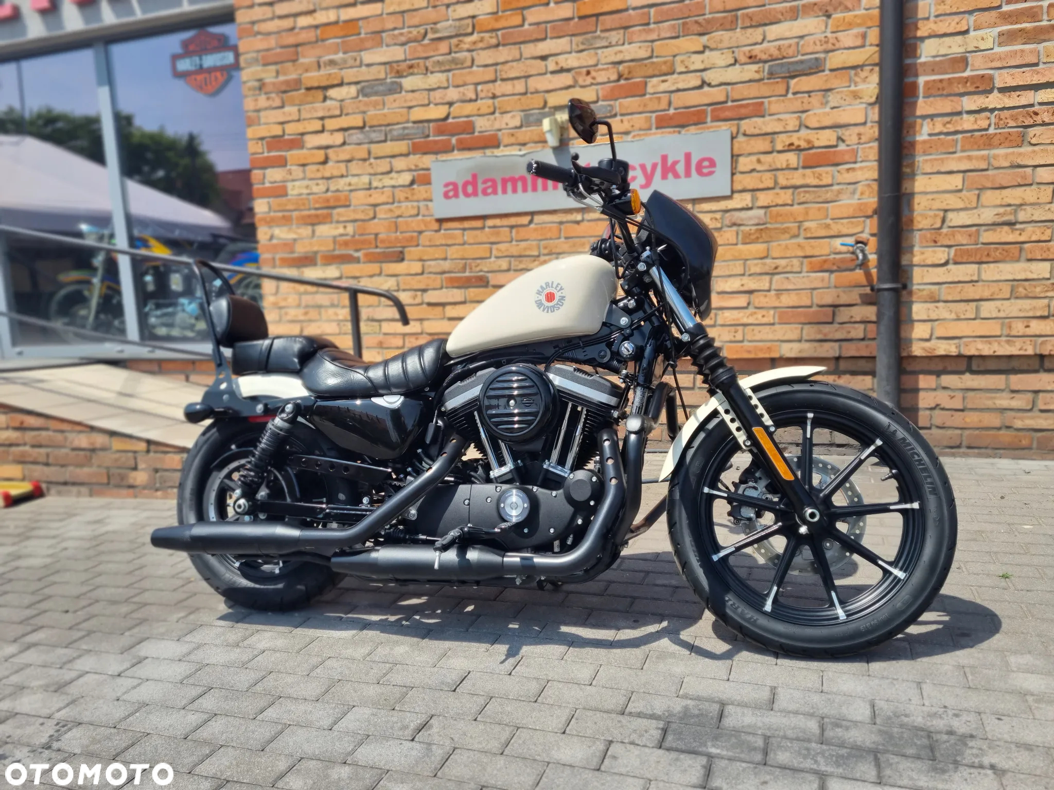 Harley-Davidson Sportster Iron 883 - 22