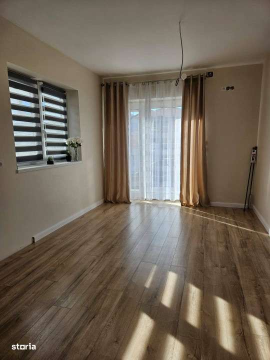 Proprietate 5 camere cu teren de 700mp spre vanzare in Cisnadie - Imagine principală: 5/16