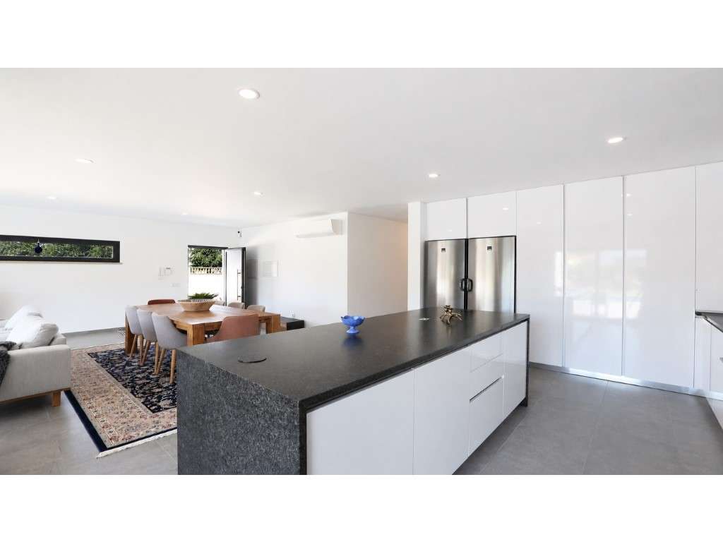 Moradia T4 Contemporânea com Piscina, Jardim e Excelente Localizaçã...-16