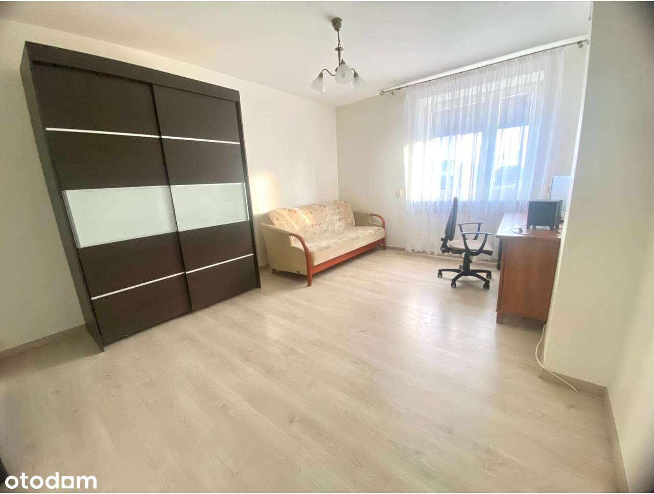 Dom- dwa niezależne pięta/2 x garaż/działka 1400m²-17