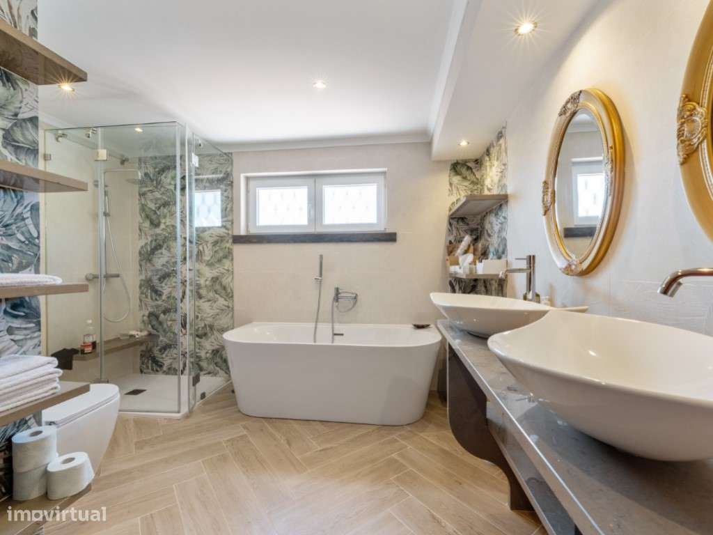 Moradia Isolada com 3 pisos, piscina, court de ténis-22