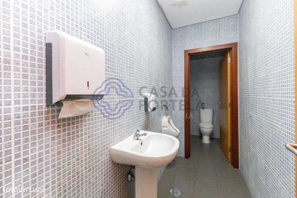 Venda de armazém industrial, escritório e logradouro em Ermesinde-13