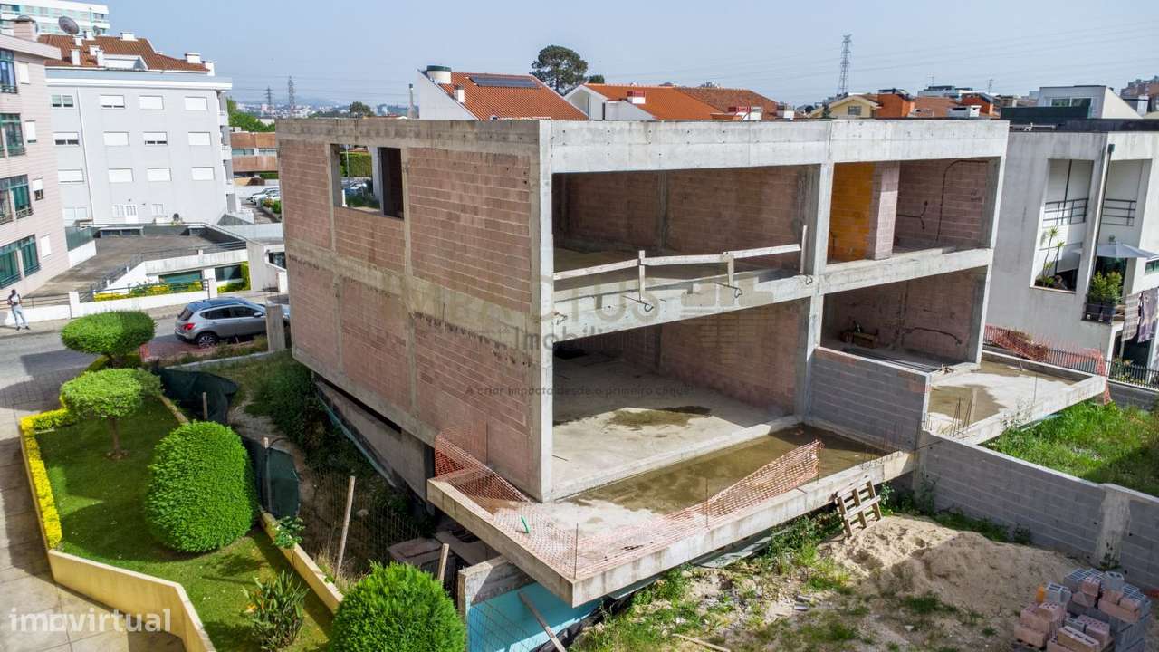 Moradia V3+1 nos Maninhos-12