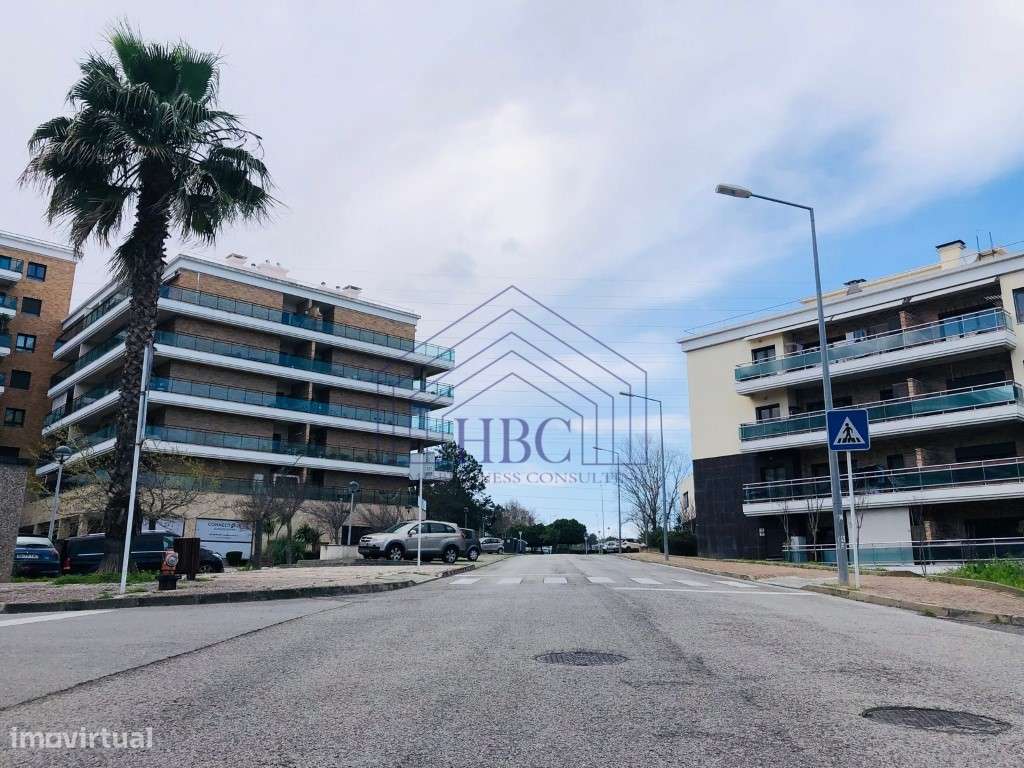 Espaço comercial com escritórios situado na Urbanização dos Terraço...-15