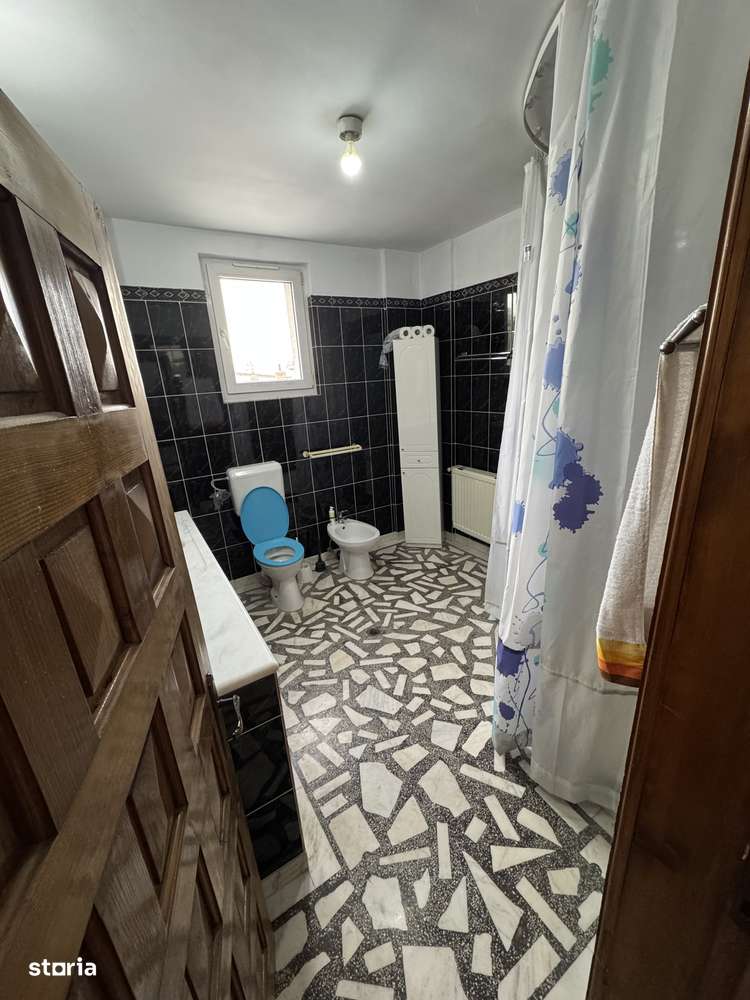 Casă cu 8 camere, subsol și mansardă Zona Sălaj Sector 5-15