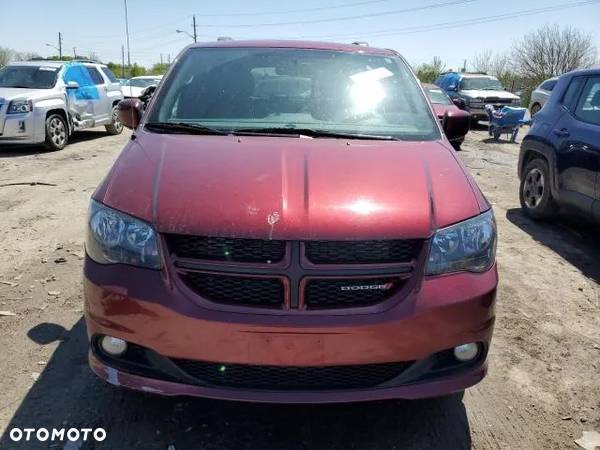 Dodge Grand Caravan 3.6 R/T - 21