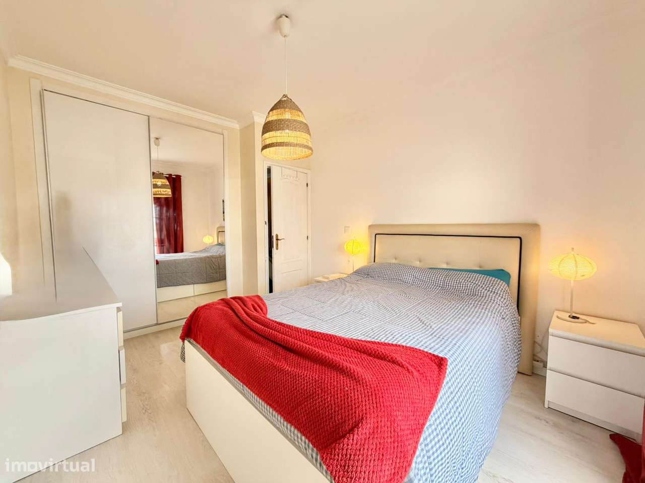 Apartamento T2 com arrecadação - zona Conquinha-10