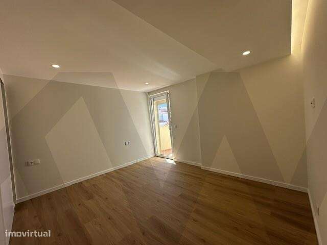 Apartamento T2 Completamente Remodelado - Centro Ericeira-18