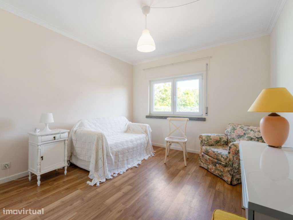 Moradia Isolada com 3 pisos, piscina, court de ténis-17