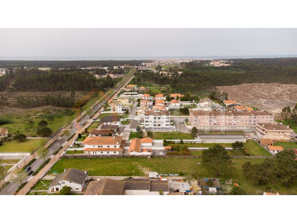 Terreno urbano localizado na Avenida da Régua, em Ovar, - Grande imagem: 2/5