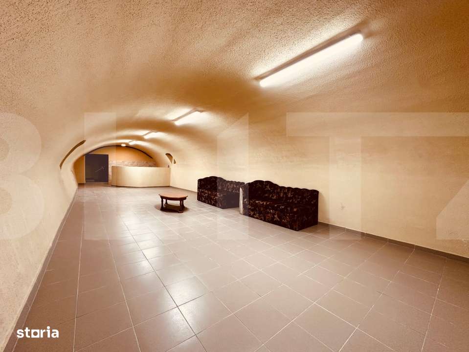 Casa spatioasa cu 5 dormitoare, doua bucatarii si teren de 1100 mp - Imagine principală: 3/17