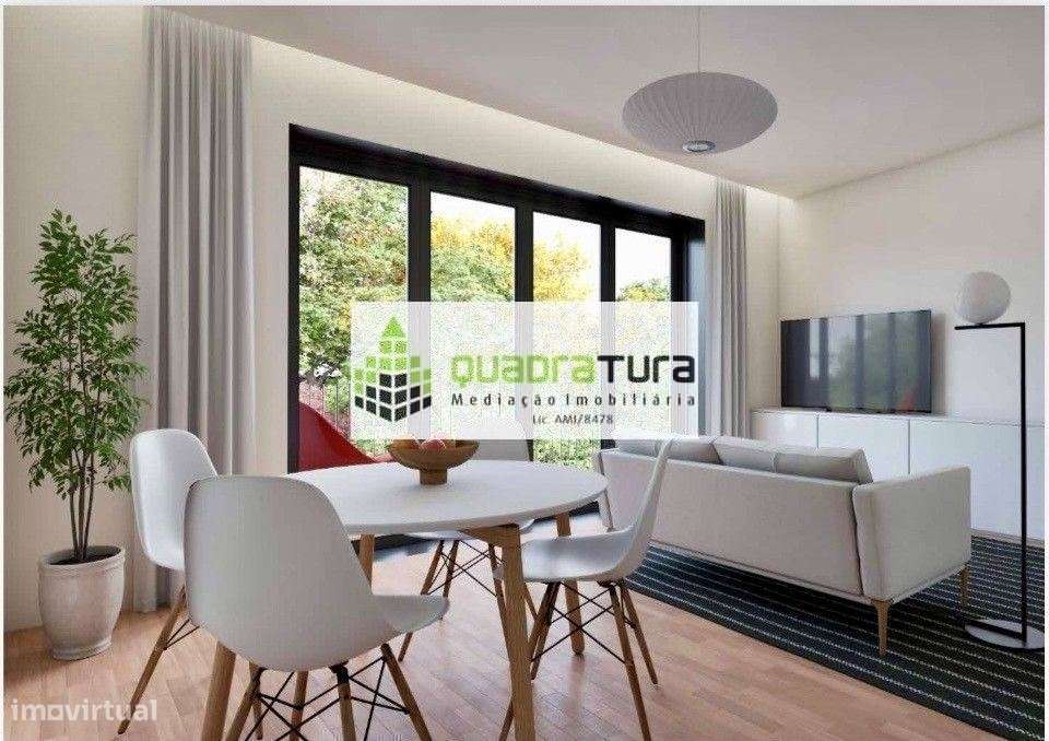 Apartamento T2 | C/ Terraço 20m2 | C/ Arrumos-2