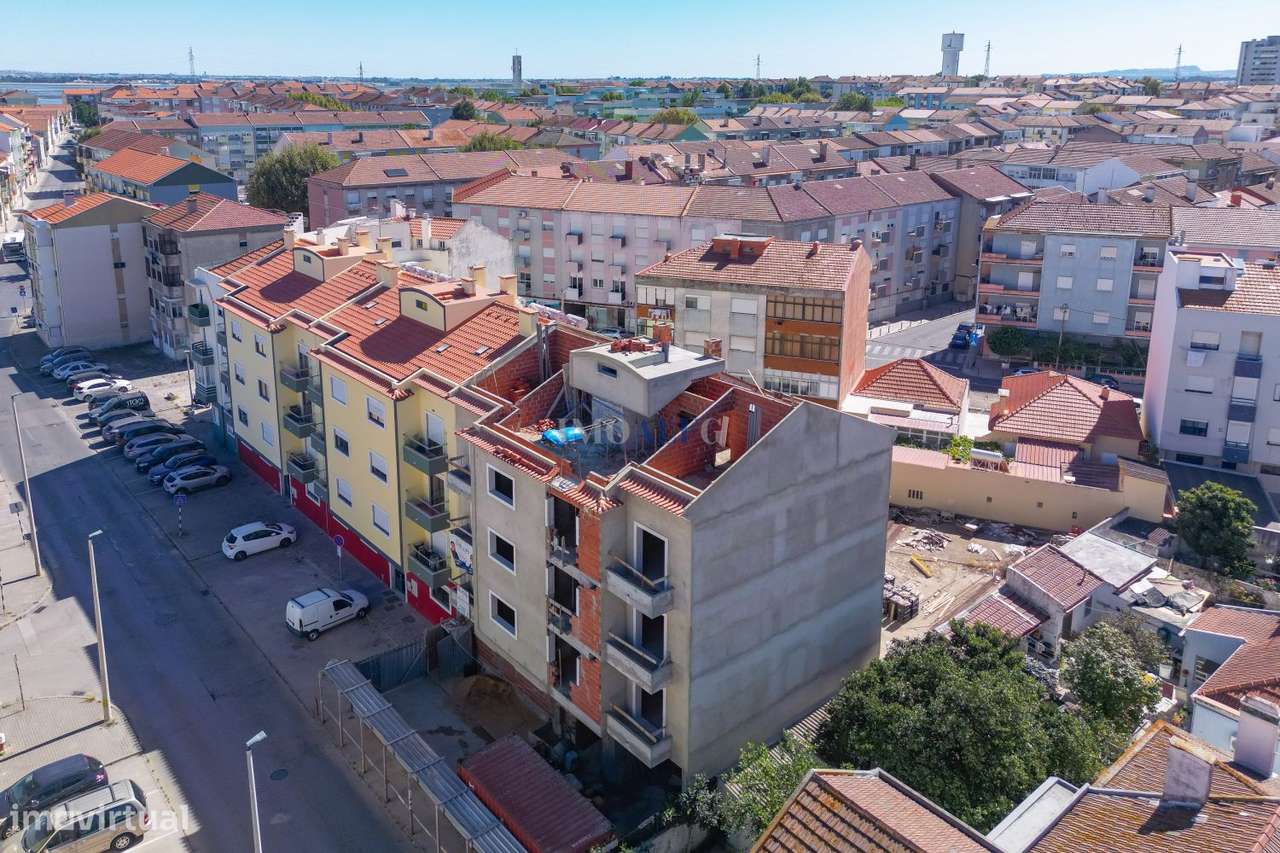 Apartamento T2, com arrecadação no Lavradio- Barreiro - Grande imagem: 4/26