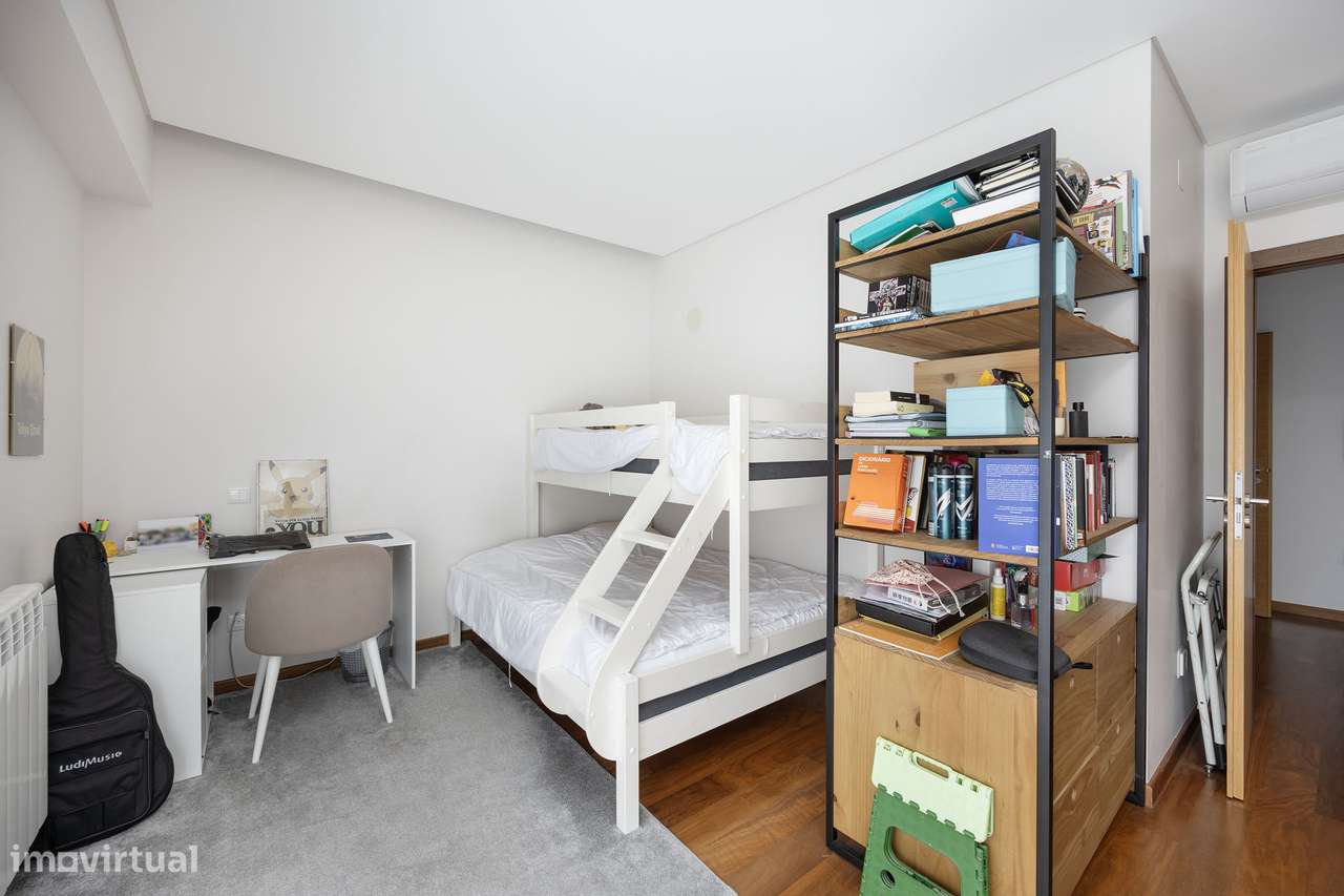 Apartamento T3 com 140m2 | Garagem 2 carros-27