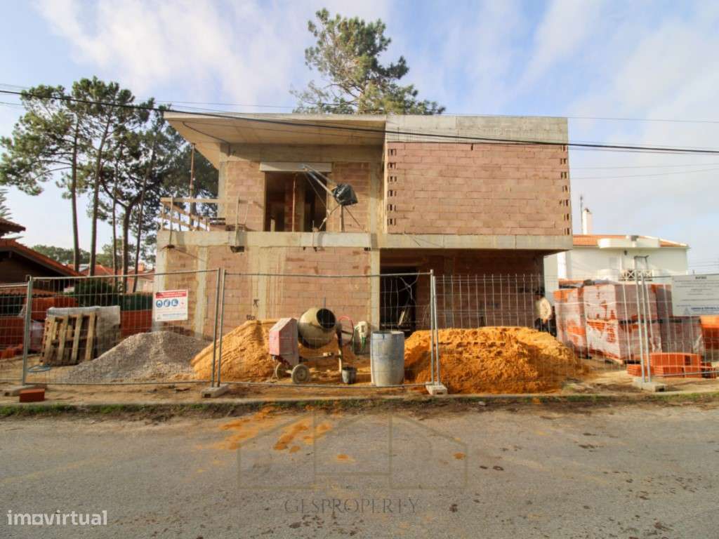 Moradia Isolada T4 com Piscina na Aroeira-32