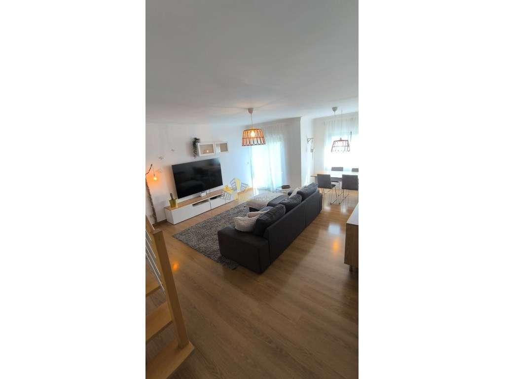 Apartamento Duplex T2+1 com Parqueamento, Arrecadação e Varanda | E...-30