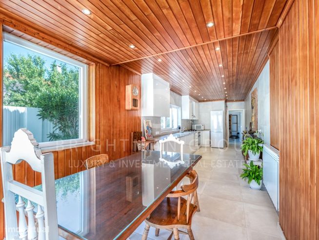 Moradia T4 + 1 com jardim e piscina, em Bicesse, Cascais-12