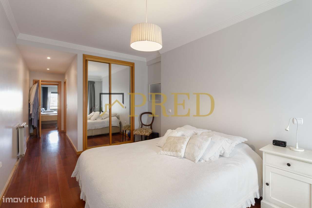 Apartamento T5, inserido no condomínio fechado 'Edifício Plaza'-25