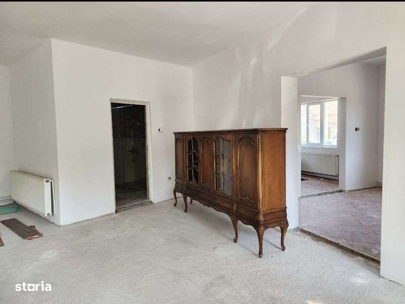 Inchiriez casa str Podeni, spatiu comercial - Imagine principală: 5/6