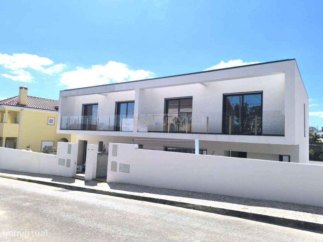 MORADIA CONTEMPORÂNEA T3+1 COM PISCINA NA CHARNECA DA CAPARICA – A 5 M - Grande imagem: 4/54