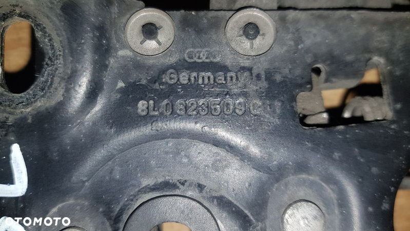 AUDI A3 8L ZAMEK MASKI  8L0823509G - 2