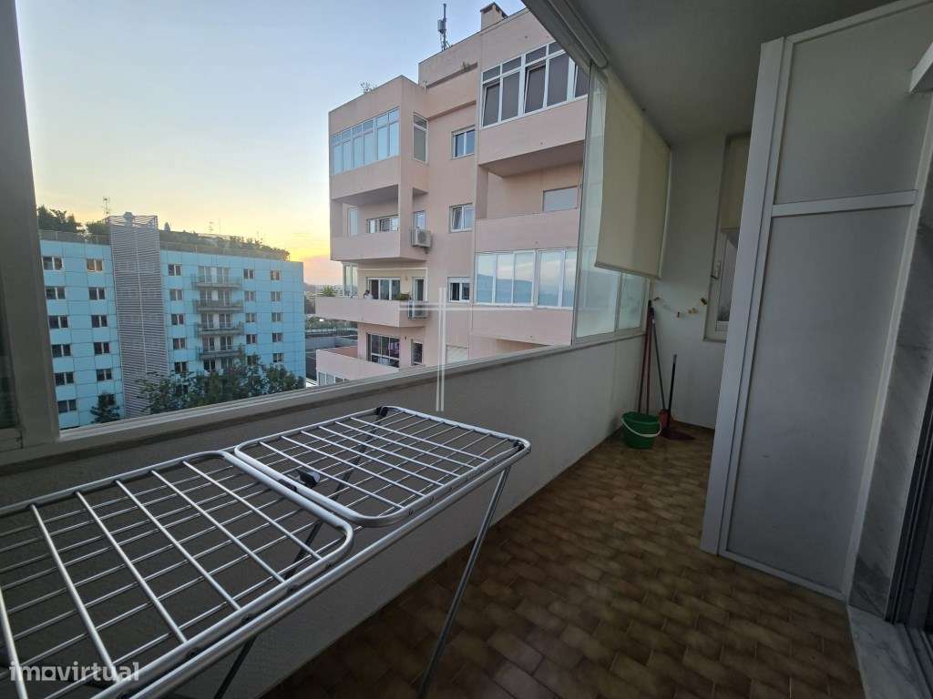 Apartamento T1, com varanda e parqueamento - Avenidas Novas-8