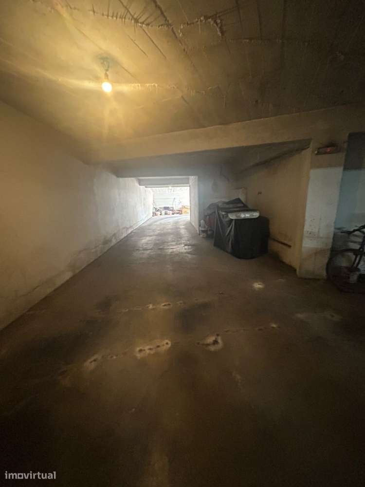 Apartamento T3 com varanda e garagem em Cacém-20